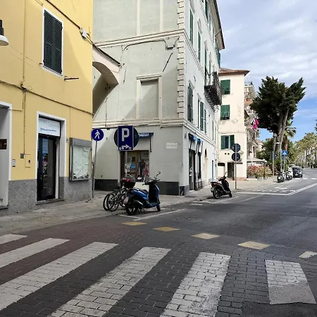 Apartment Host4u - Casa Teresa Front Beaches In Centre Imperia